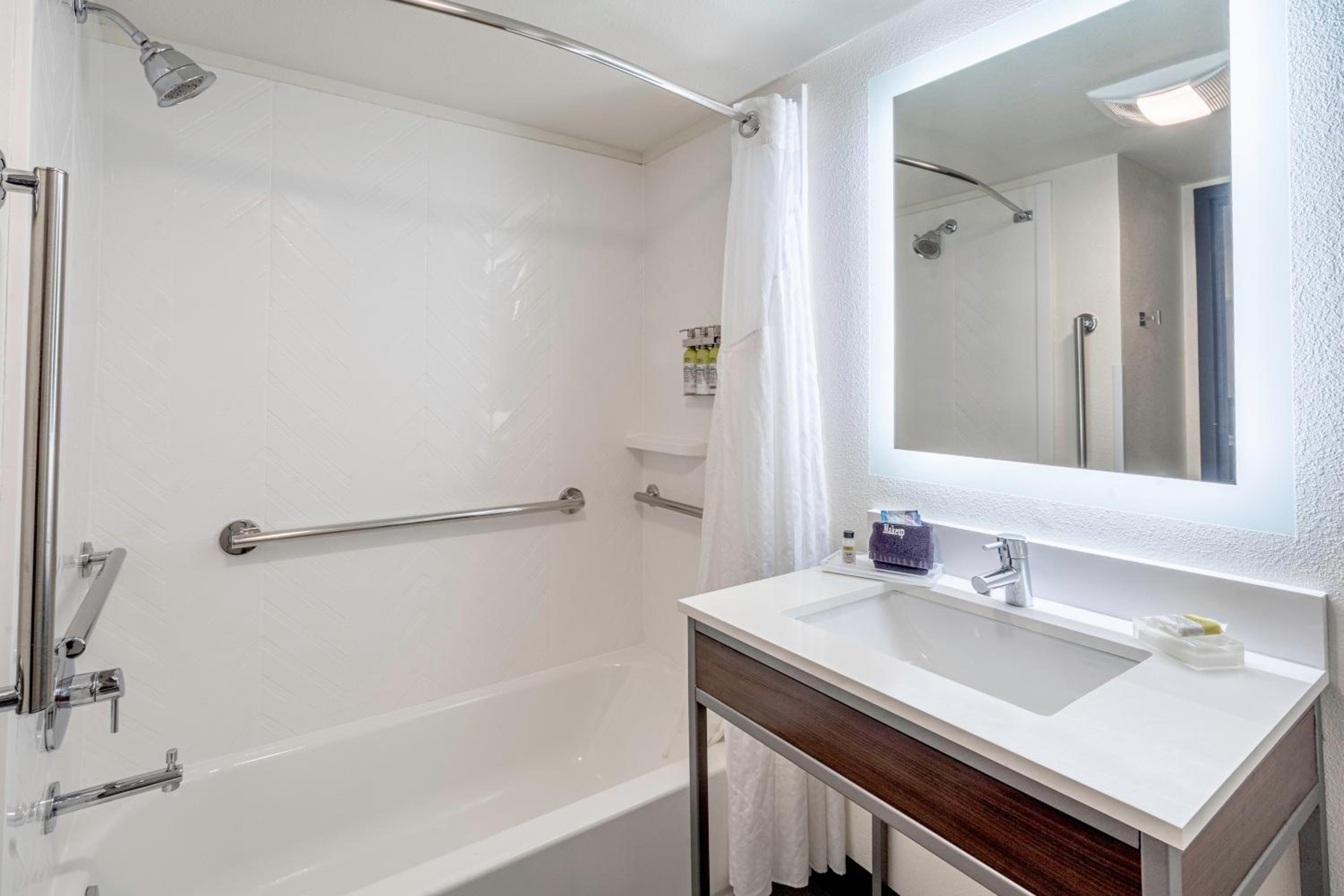 holiday inn and suites wausau rothschild by ihg
