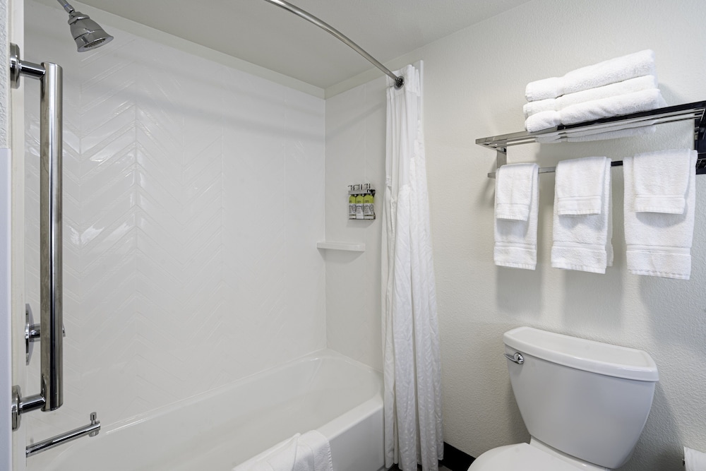 holiday inn and suites wausau rothschild by ihg