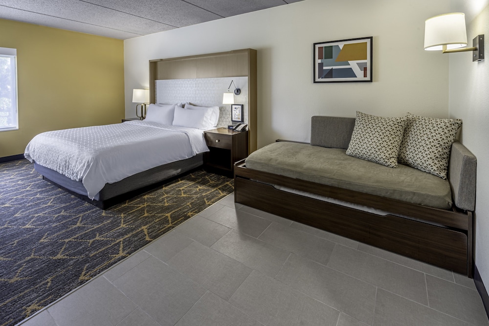 holiday inn and suites wausau rothschild by ihg