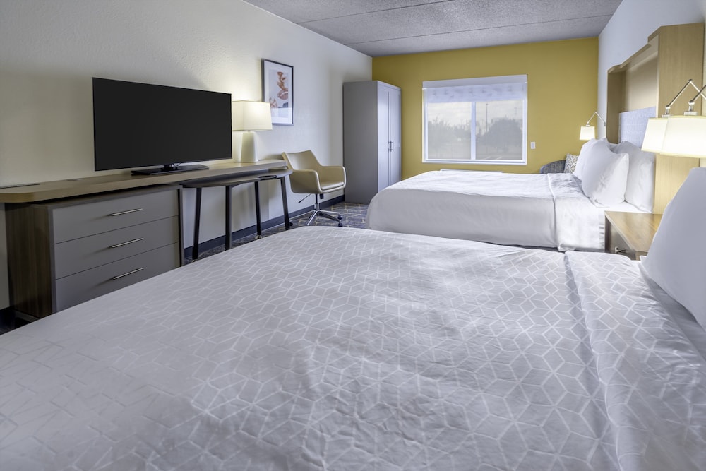 holiday inn and suites wausau rothschild by ihg