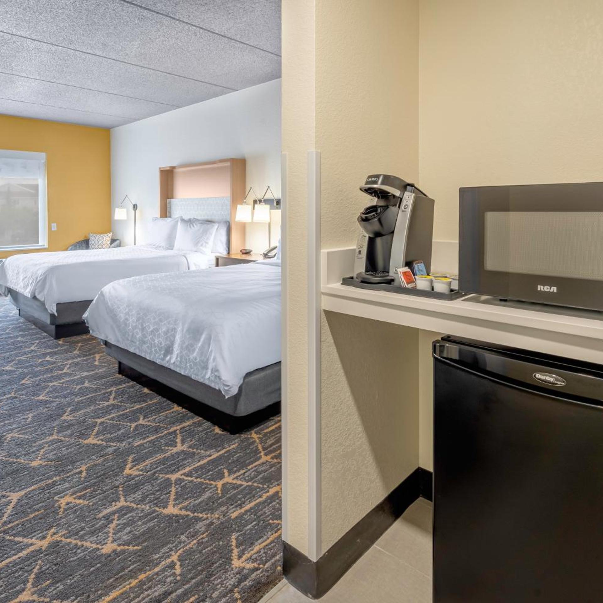 holiday inn and suites wausau rothschild by ihg