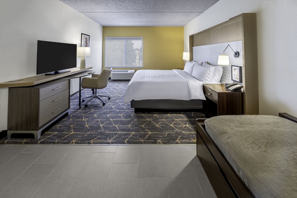 holiday inn and suites wausau rothschild by ihg