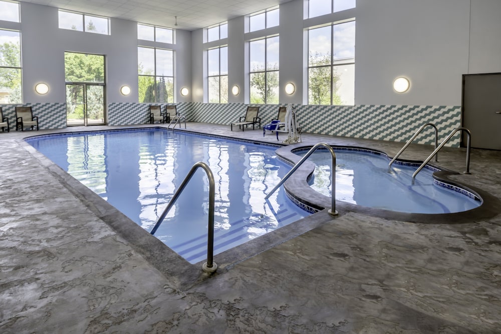 holiday inn and suites wausau rothschild by ihg