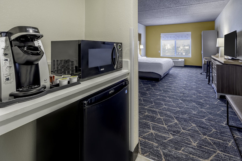 holiday inn and suites wausau rothschild by ihg