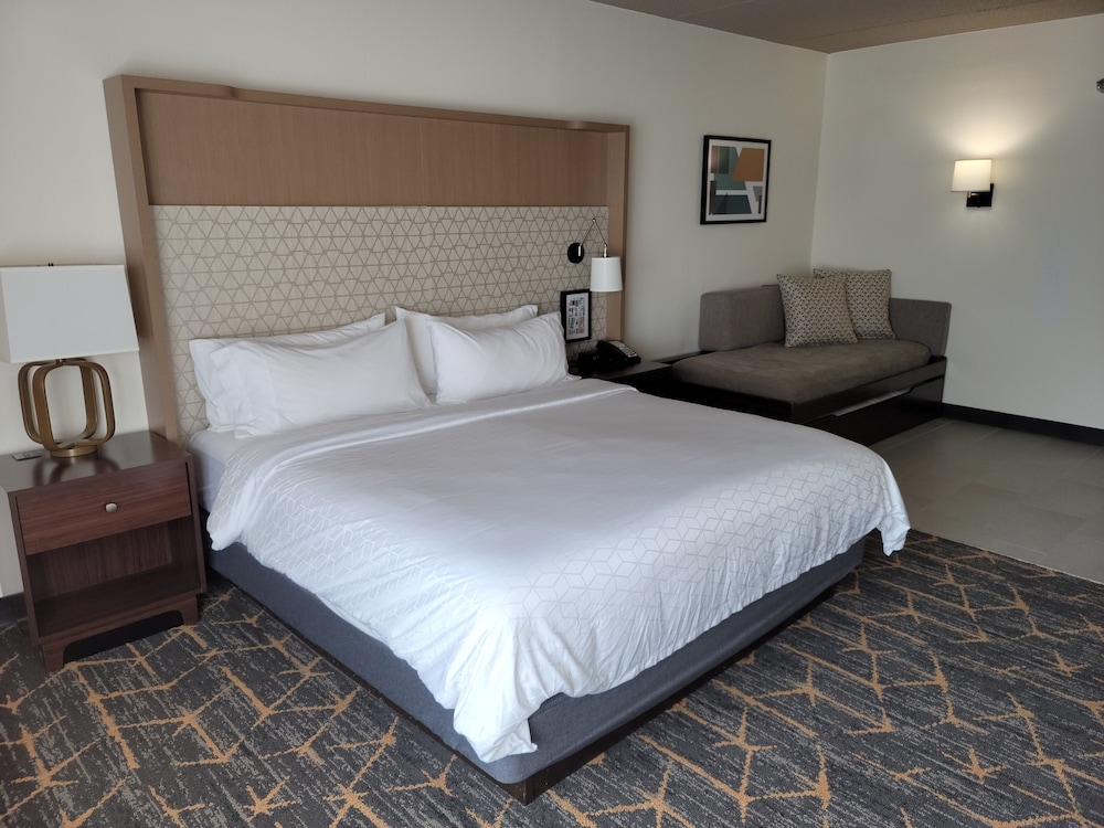 holiday inn and suites wausau rothschild by ihg