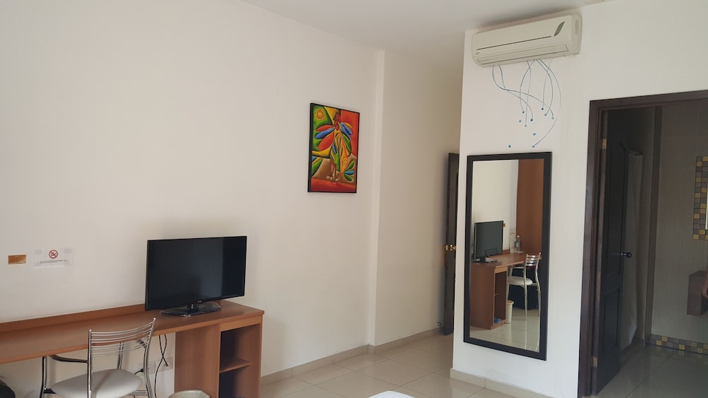 Hotel Arbol De Sueños,Redondel Masferrer>>San Salvador,3 star