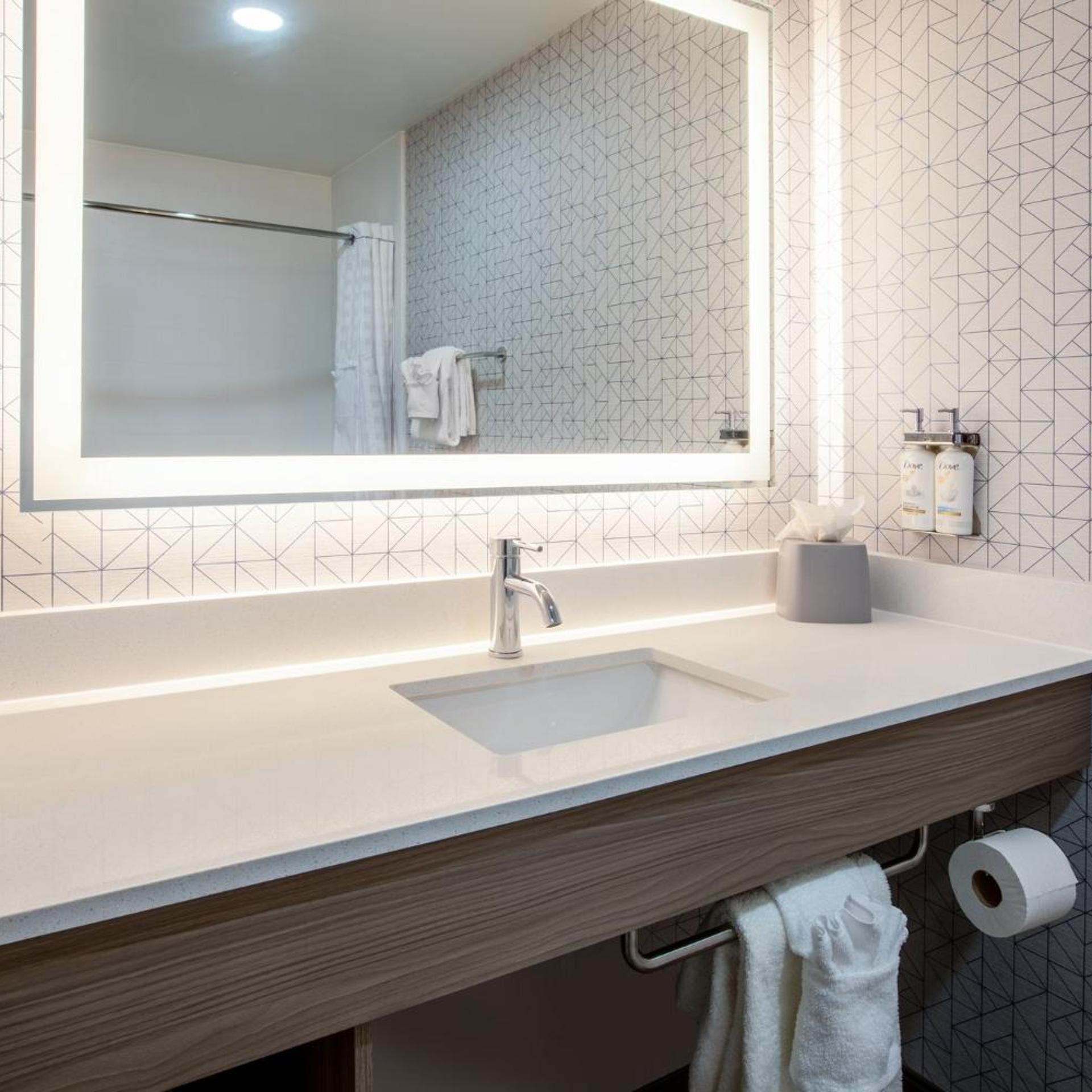 holiday inn express and suites lathrop by ihg