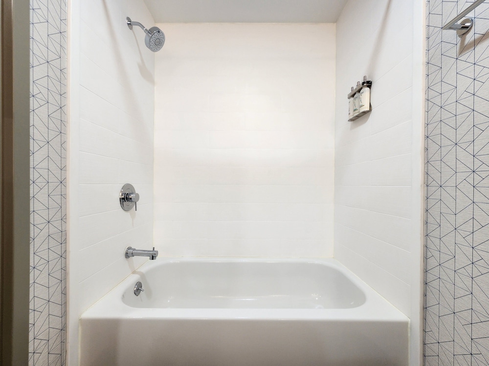holiday inn express and suites lathrop by ihg