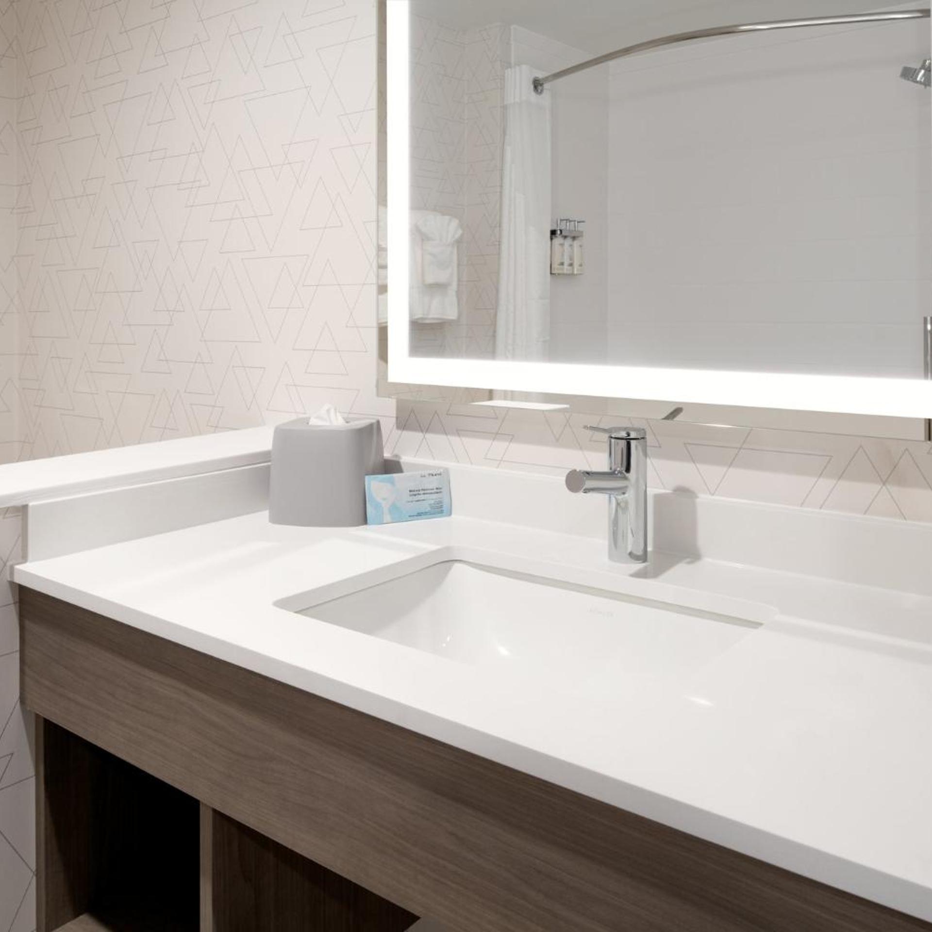 holiday inn express and suites lathrop by ihg