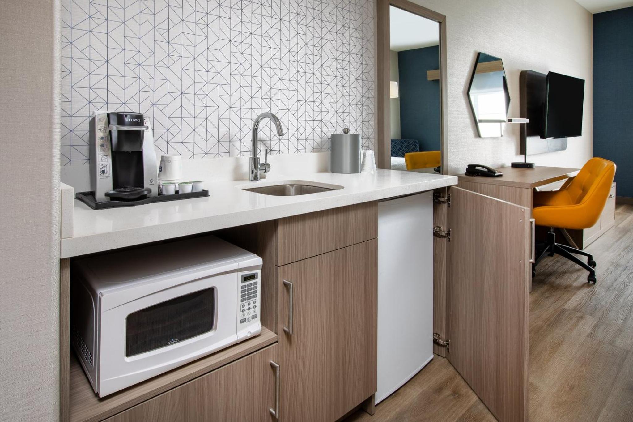holiday inn express and suites lathrop by ihg