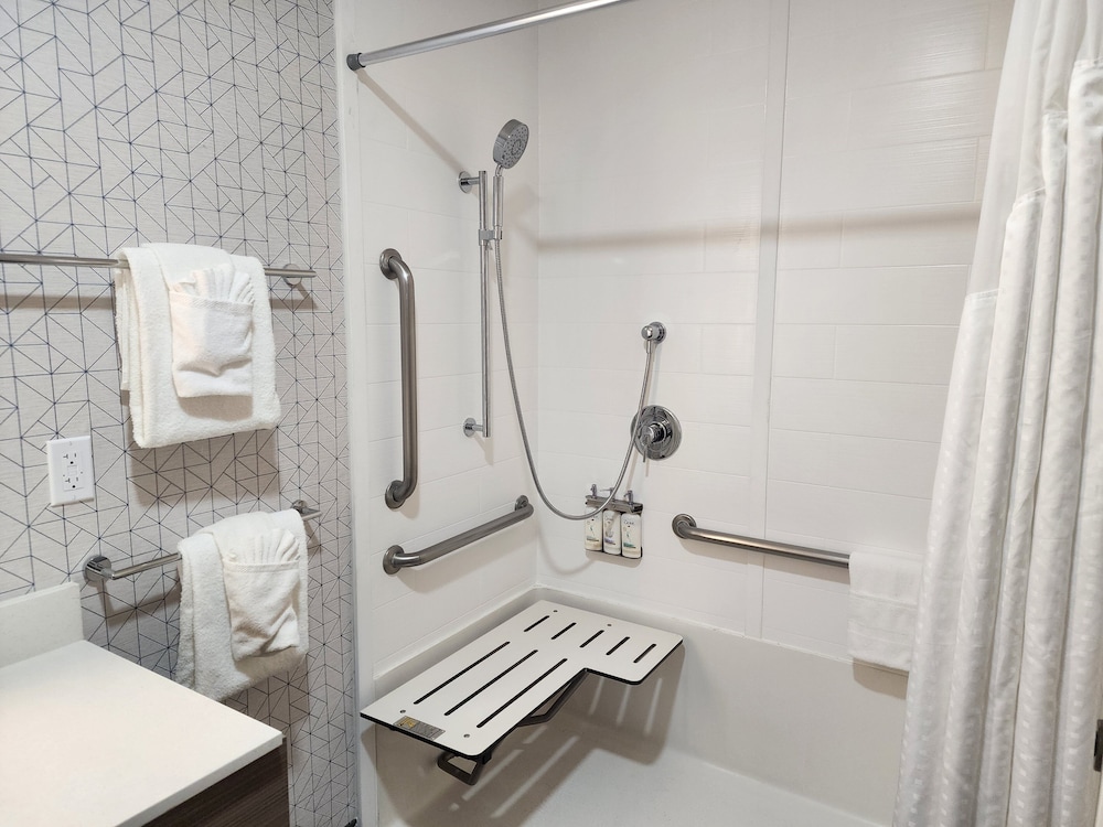 holiday inn express and suites lathrop by ihg