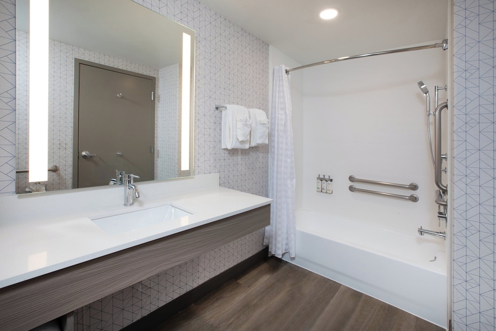 holiday inn express and suites lathrop by ihg