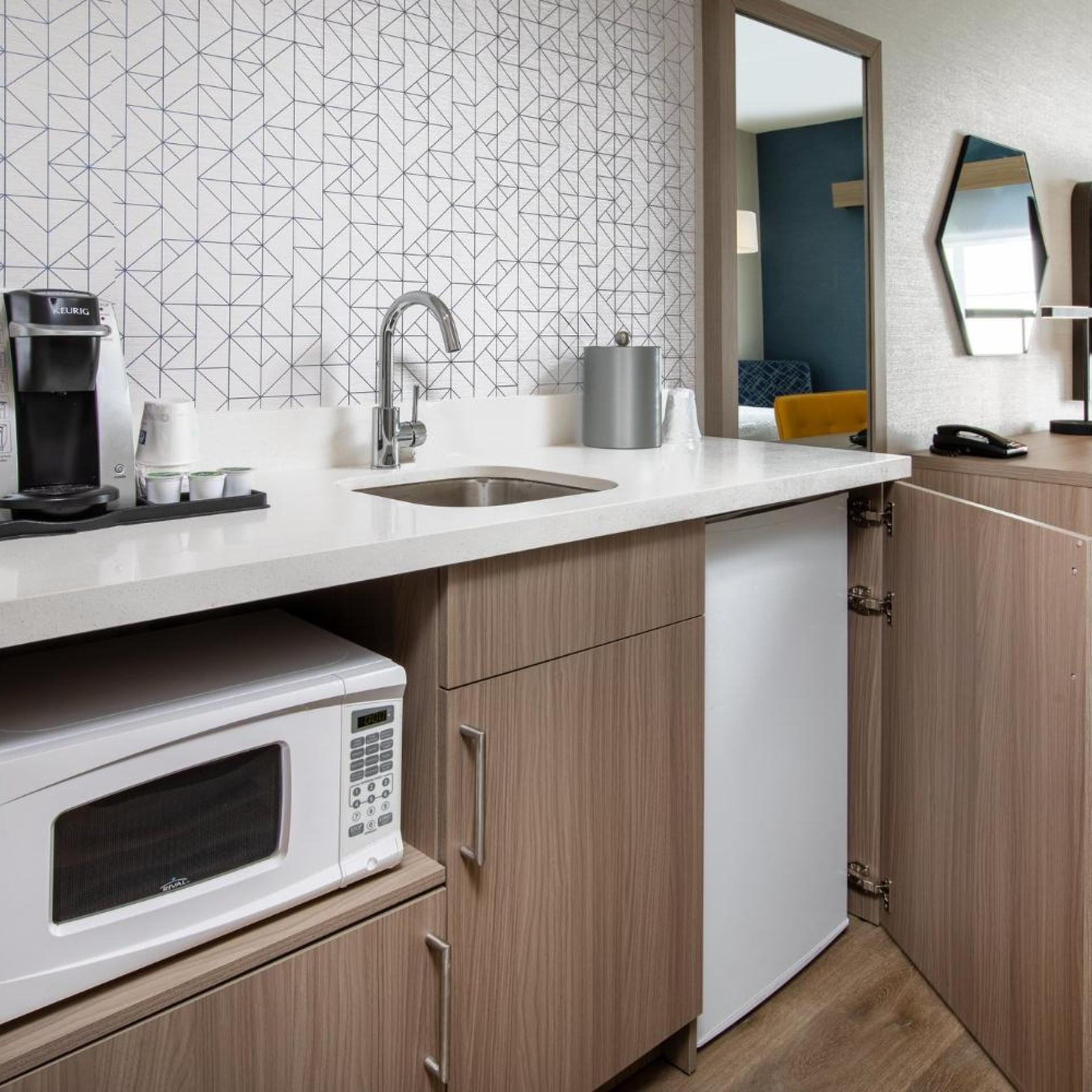 holiday inn express and suites lathrop by ihg