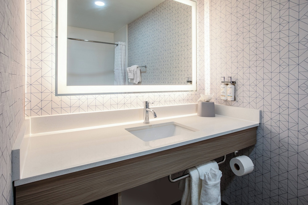 holiday inn express and suites lathrop by ihg