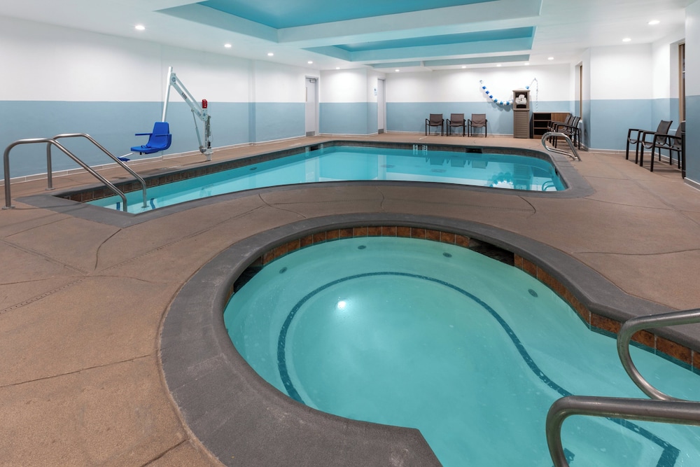 holiday inn express and suites lathrop by ihg