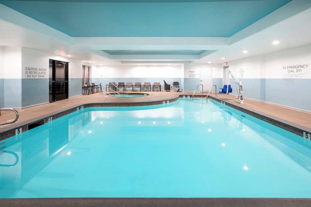 holiday inn express and suites lathrop by ihg