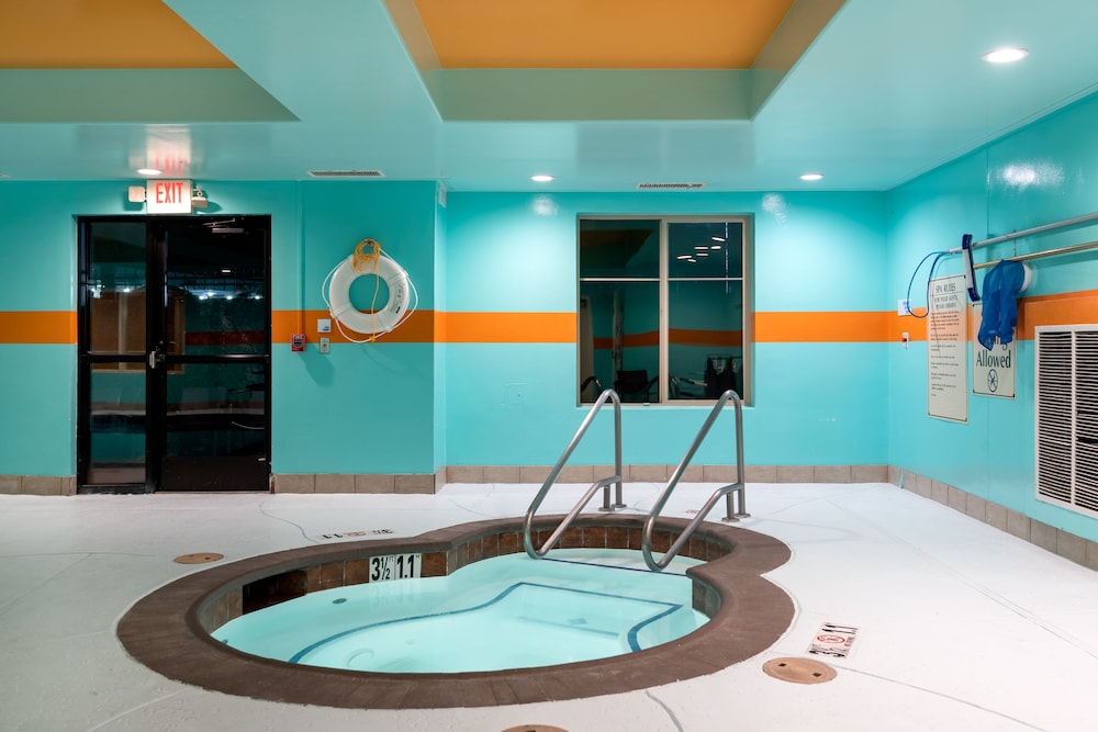 holiday inn express and suites lathrop by ihg