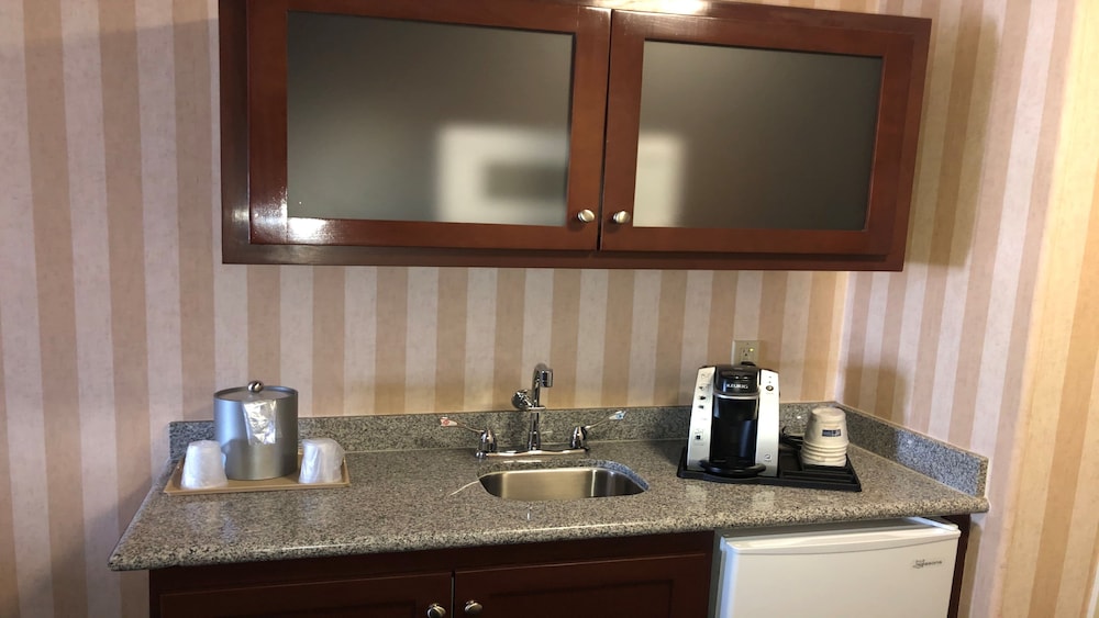 holiday inn express and suites lathrop by ihg