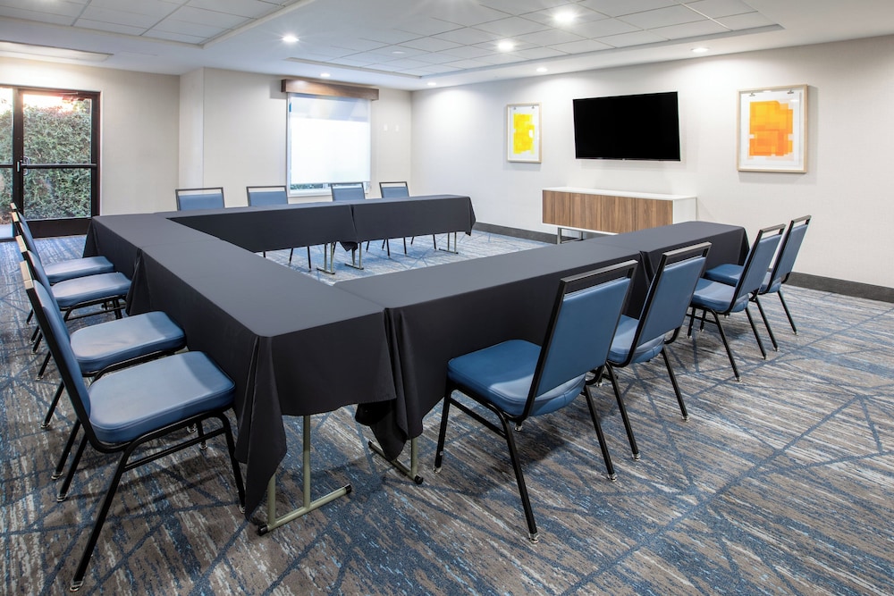 holiday inn express and suites lathrop by ihg