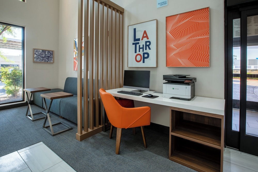 holiday inn express and suites lathrop by ihg