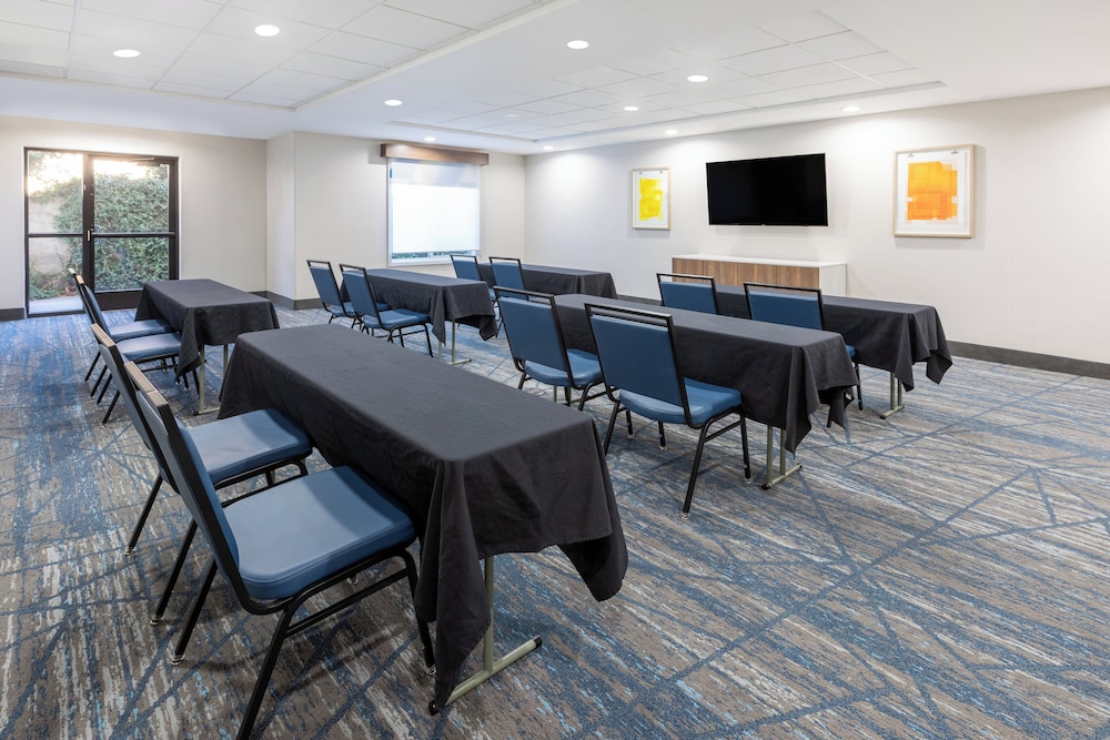 holiday inn express and suites lathrop by ihg