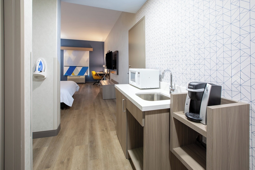 holiday inn express and suites lathrop by ihg