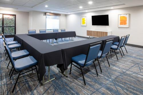 holiday inn express and suites lathrop by ihg