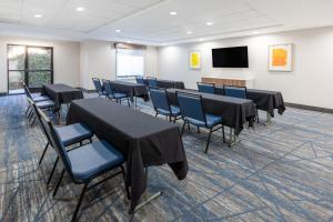 holiday inn express and suites lathrop by ihg