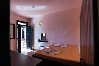 little lindos sea view studios