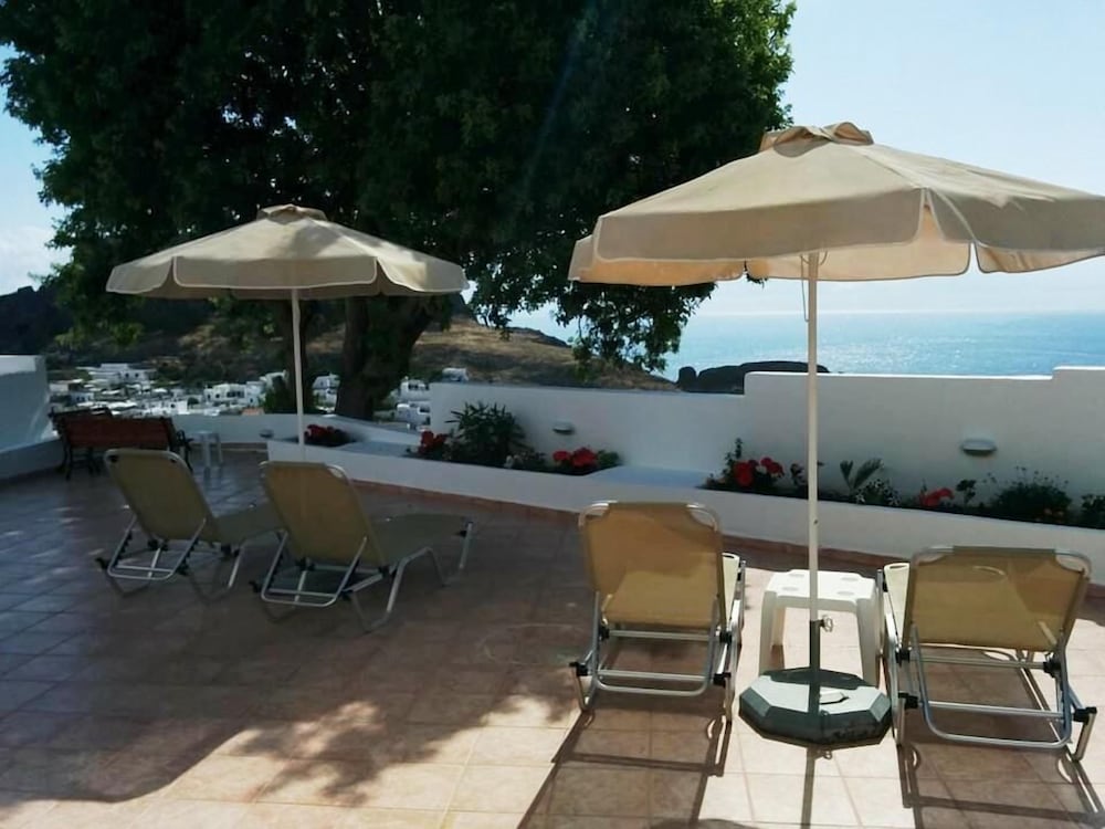 little lindos sea view studios