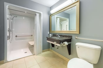 quality inn and suites victoriaville