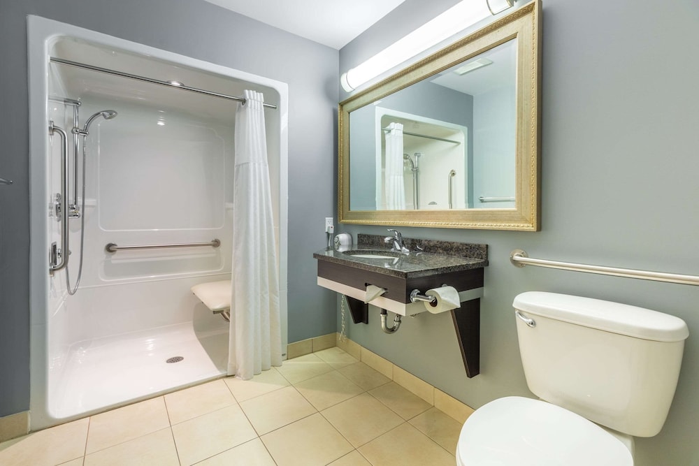 quality inn and suites victoriaville