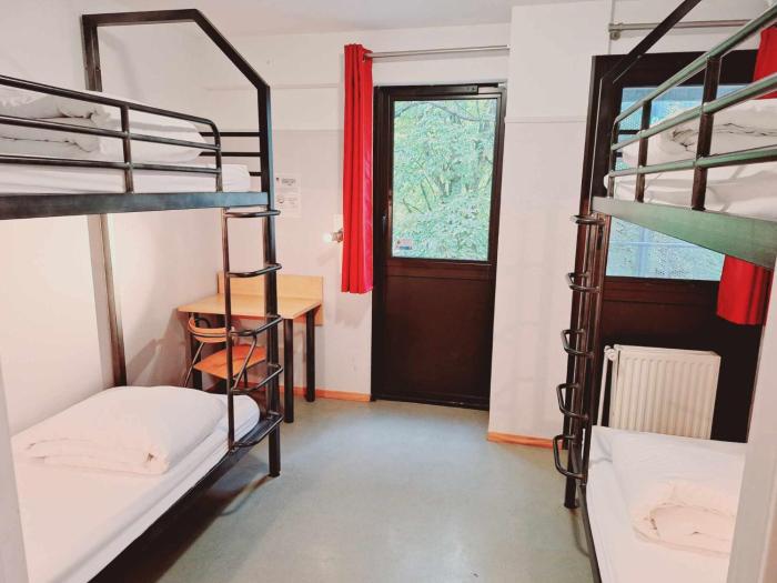 cis de champagne hostel