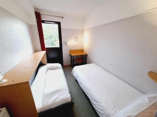 cis de champagne hostel