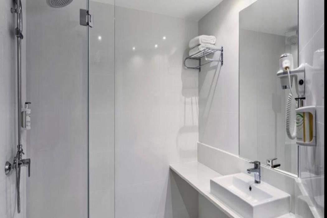 bandb hotel madrid pinar de las rozas