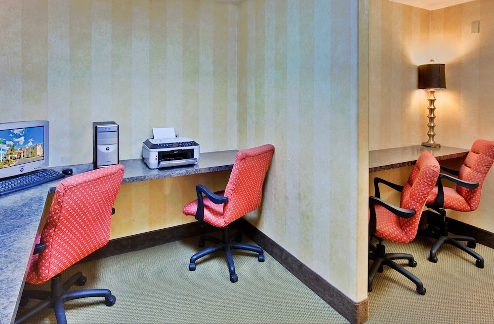 holiday inn express delano by ihg