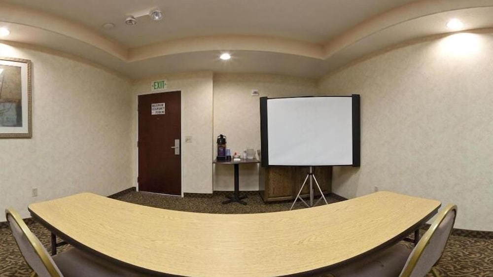 holiday inn express delano by ihg