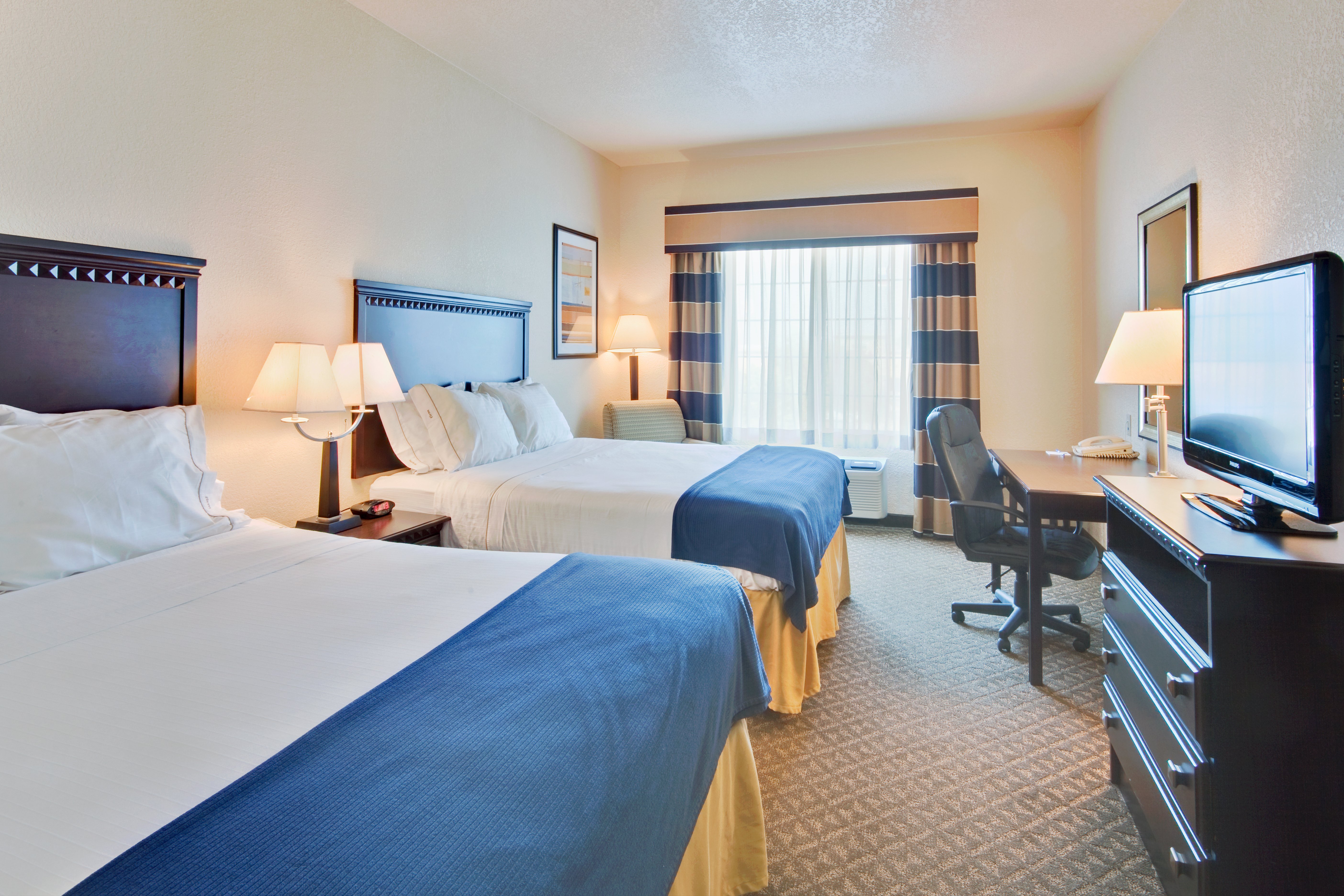 holiday inn express delano by ihg