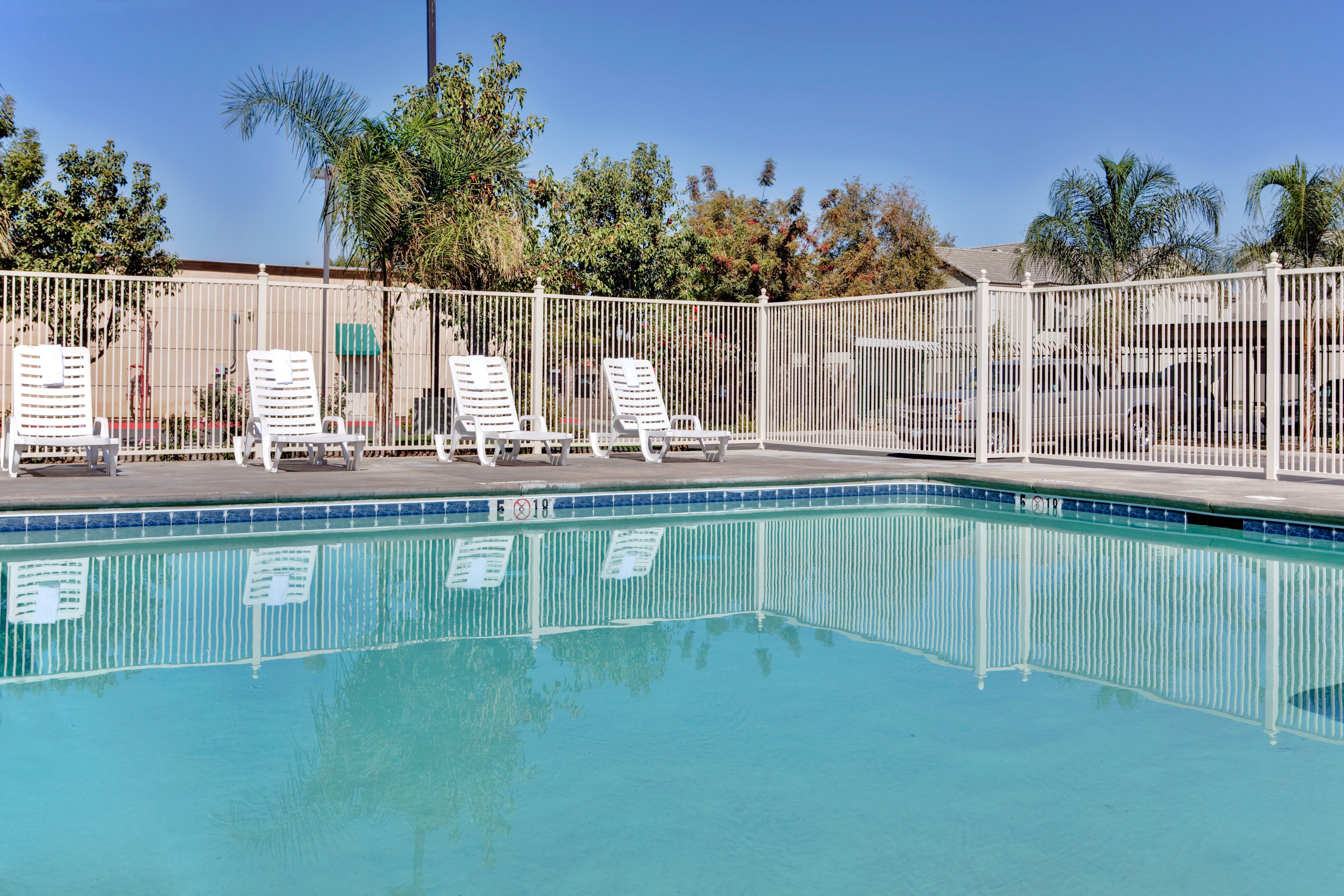 holiday inn express delano by ihg