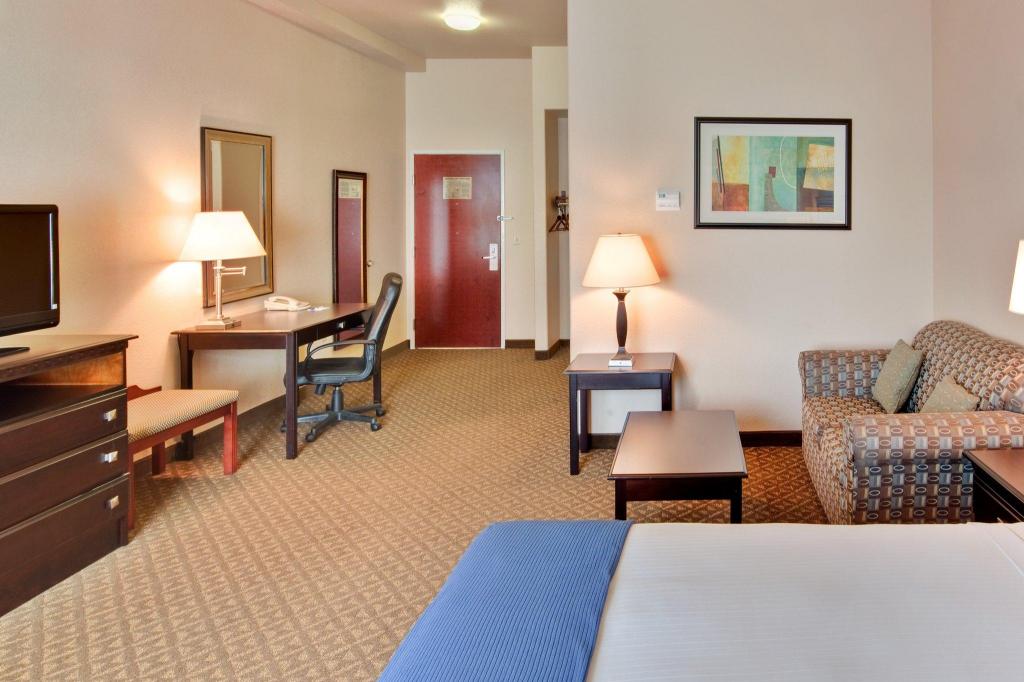 holiday inn express delano by ihg