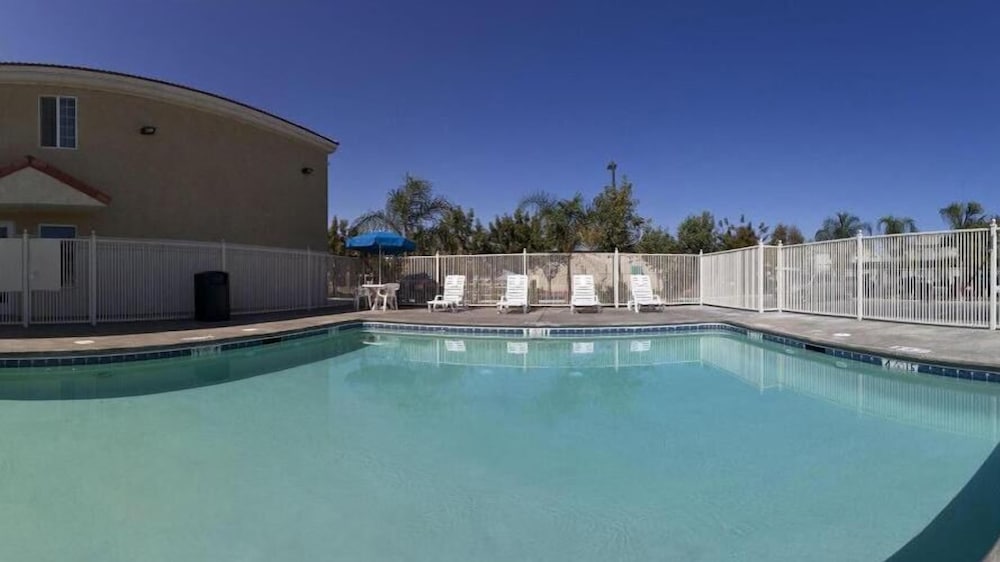 holiday inn express delano by ihg