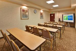 holiday inn express delano by ihg