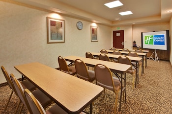 holiday inn express delano by ihg