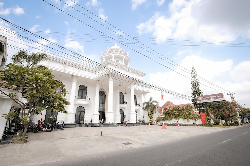 the grand palace hotel yogyakarta