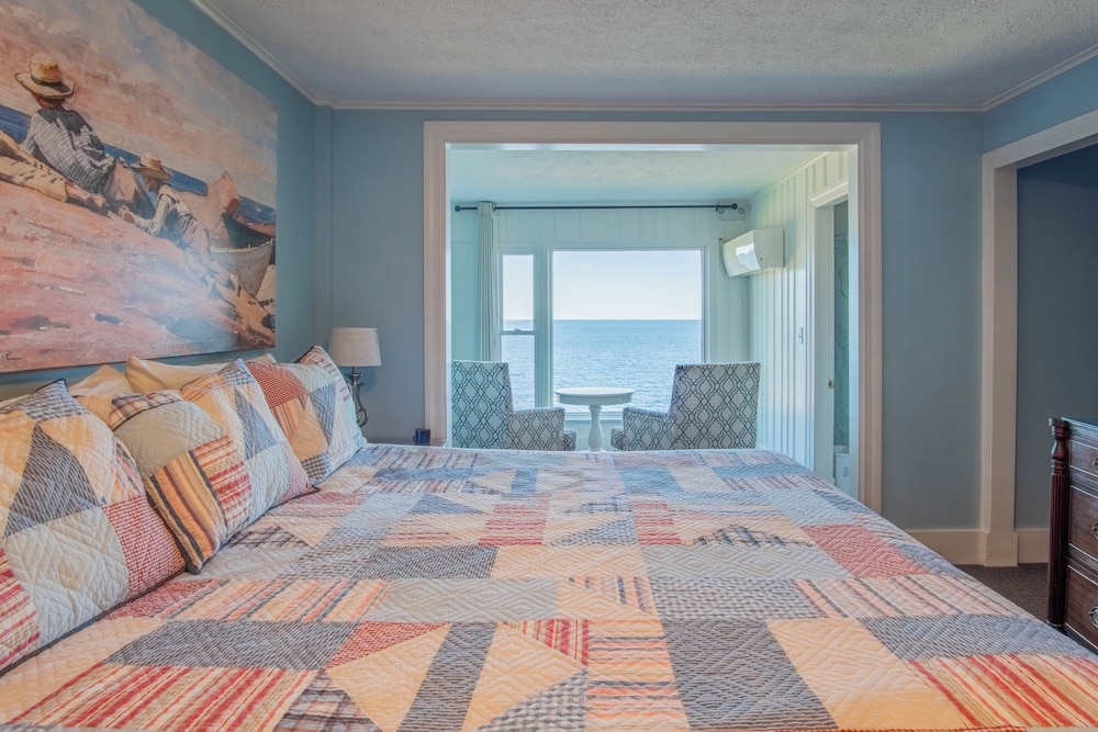 the yankee clipper inn