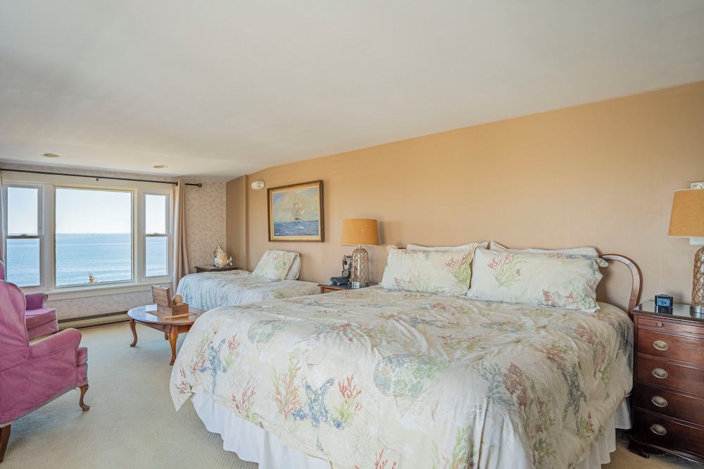 the yankee clipper inn