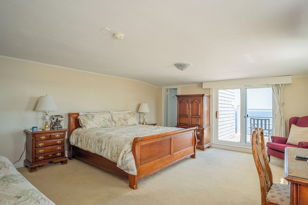 the yankee clipper inn