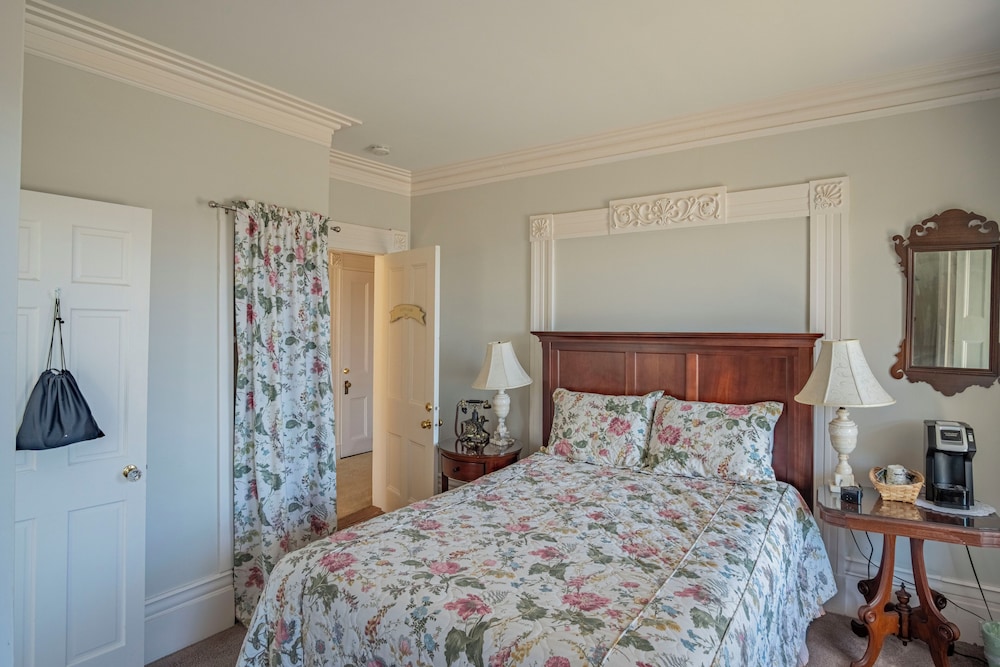 the yankee clipper inn