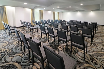 holiday inn queretaro zona krystal by ihg