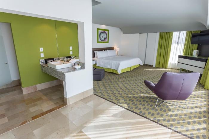 holiday inn queretaro zona krystal by ihg